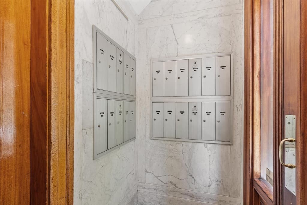 Condominium at 120 Riverway # 4, Boston MA 02215, Boston, photo 16 of 26