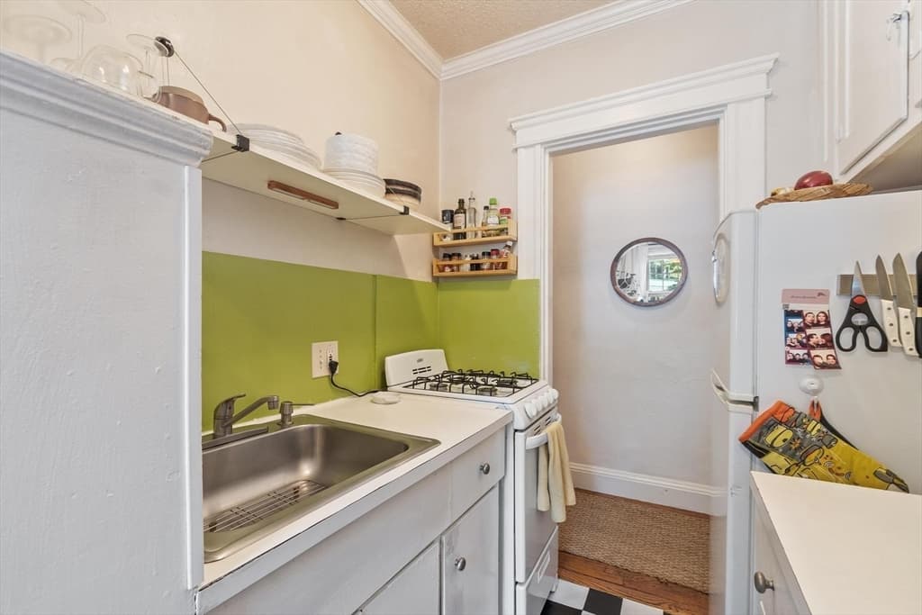 Condominium at 120 Riverway # 4, Boston MA 02215, Boston, photo 7 of 26