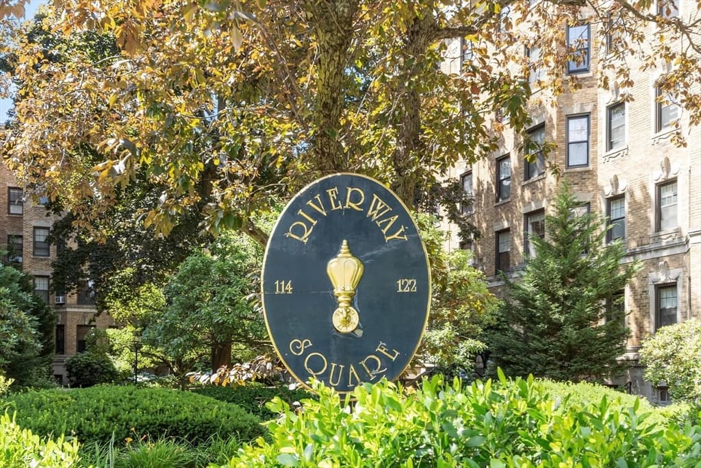 Condominium at 120 Riverway # 4, Boston MA 02215, Boston, photo 18 of 26