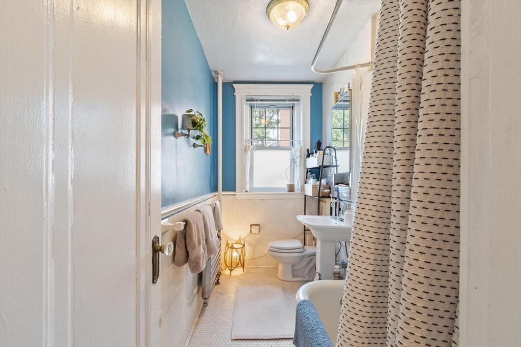 Condominium at 120 Riverway # 4, Boston MA 02215, Boston, photo 11 of 26