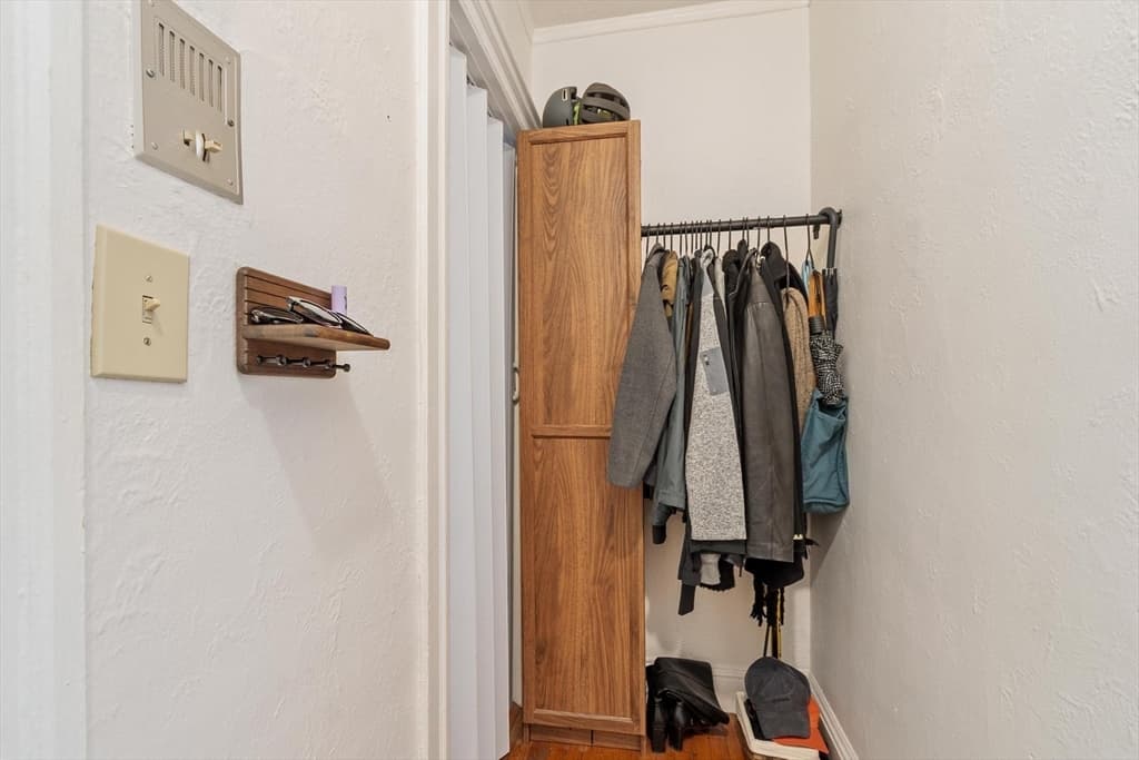 Condominium at 120 Riverway # 4, Boston MA 02215, Boston, photo 4 of 26