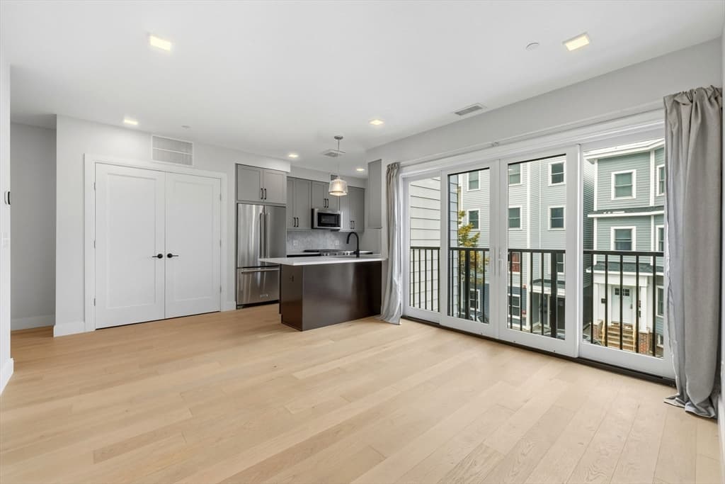 Condominium at 287 Maverick St # U202, Boston MA 02128, Boston, photo 2 of 24