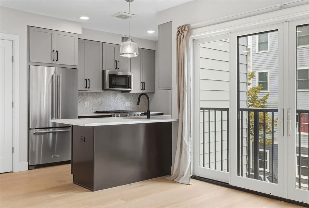 Condominium at 287 Maverick St # U202, Boston MA 02128, Boston, photo 6 of 24
