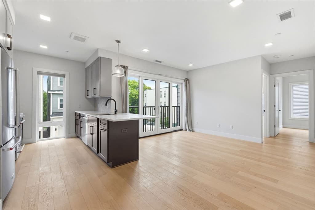 Condominium at 287 Maverick St # U202, Boston MA 02128, Boston, photo 3 of 24