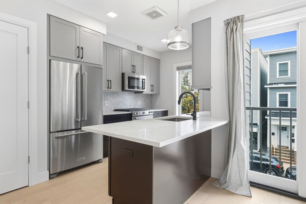 Condominium at 287 Maverick St # U202, Boston MA 02128, Boston, photo 5 of 24