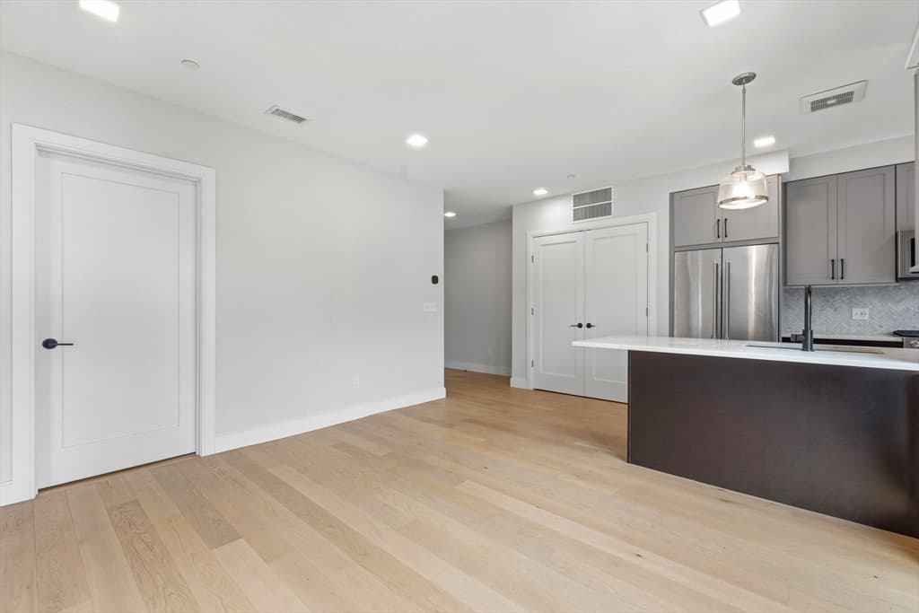 Condominium at 287 Maverick St # U202, Boston MA 02128, Boston, photo 4 of 24