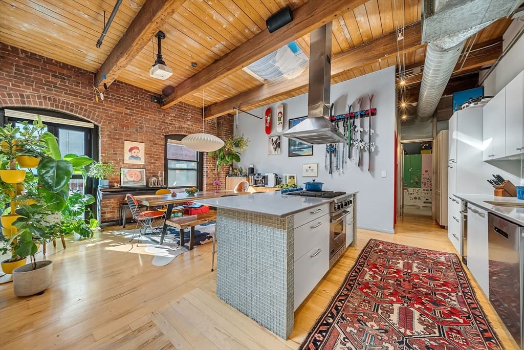 Condominium at 21 Wormwood St # 620, Boston MA 02210, Boston, photo 2 of 32
