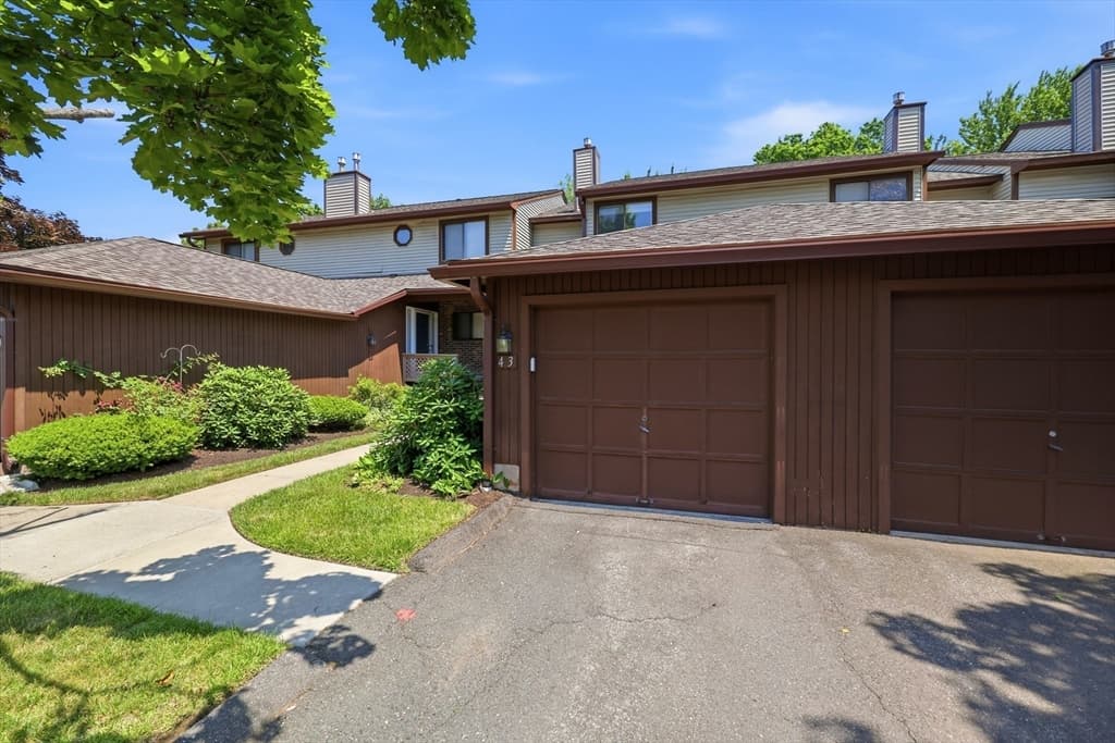 Condominium at 43 Dogwood Ln # 43, Agawam MA 01001, photo 2 of 28