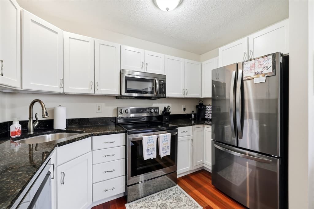 Condominium at 43 Dogwood Ln # 43, Agawam MA 01001, photo 6 of 28