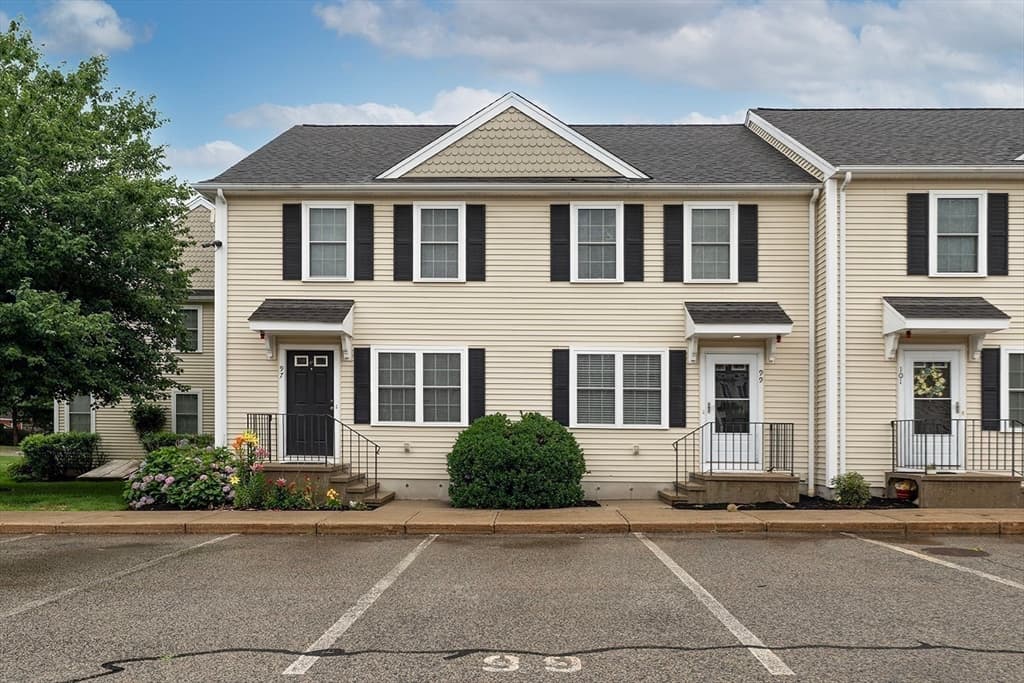 Condominium at 99 Boxberry Ln # 99, Rockland MA 02370, Rockland, photo 2 of 25