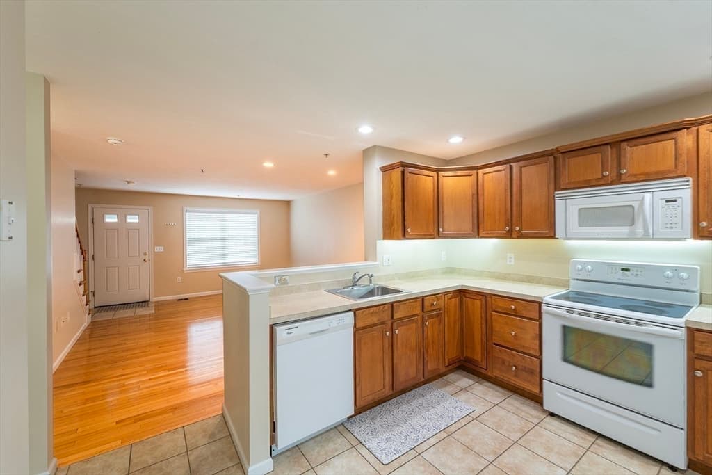 Condominium at 99 Boxberry Ln # 99, Rockland MA 02370, Rockland, photo 13 of 25