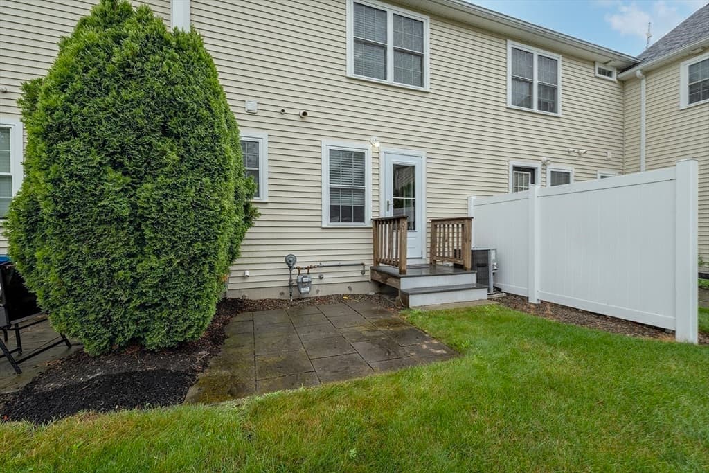 Condominium at 99 Boxberry Ln # 99, Rockland MA 02370, Rockland, photo 12 of 25