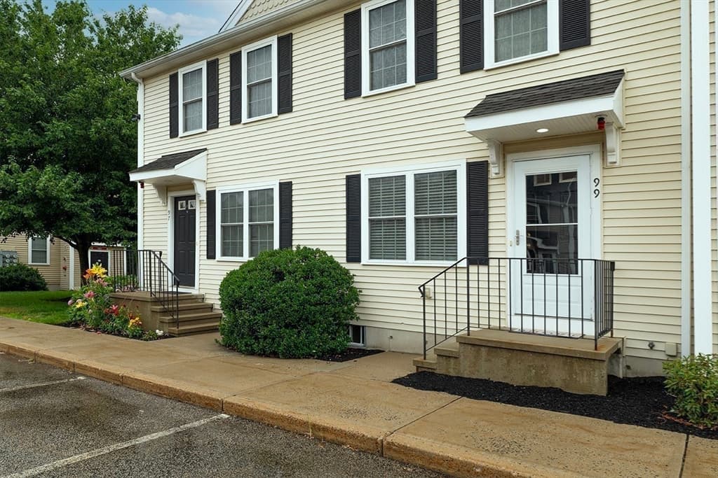 99 Boxberry Ln # 99, Rockland MA 02370