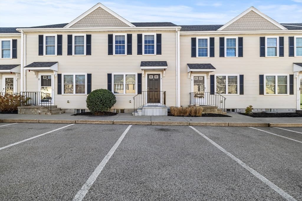 Condominium at 99 Boxberry Ln # 99, Rockland MA 02370, Rockland, photo 24 of 25
