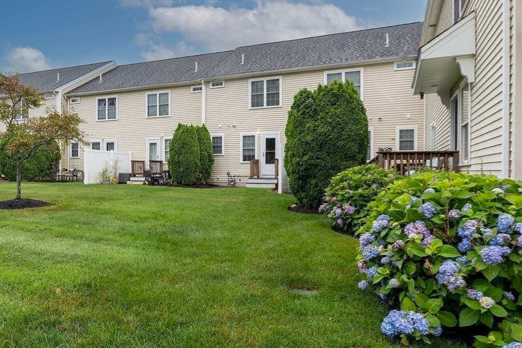 Condominium at 99 Boxberry Ln # 99, Rockland MA 02370, Rockland, photo 19 of 25