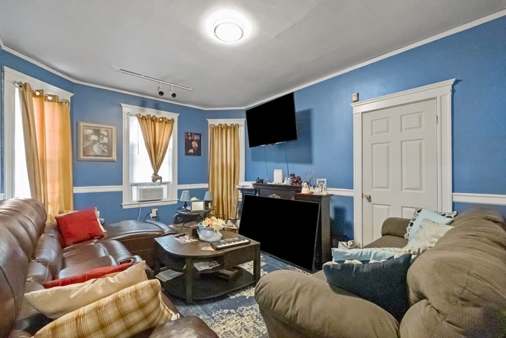Condominium at 53 Miunt Ida # 3, Boston MA 02122, Boston, photo 2 of 11