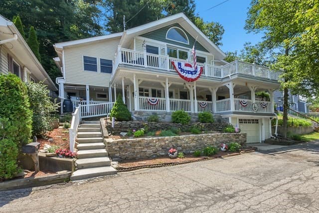 49 Lakeview Ave, Bellingham MA 02019