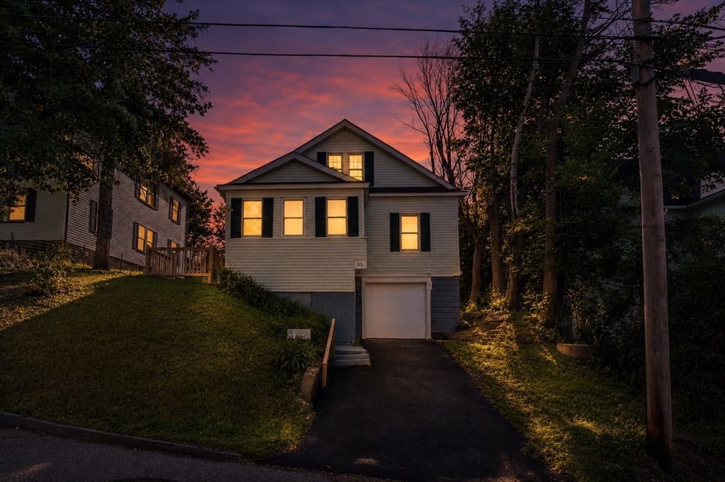 53 Peabody St, Gardner MA 01440