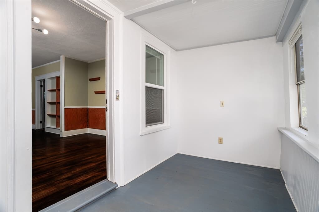 53 Peabody St, Gardner MA 01440 photo 4