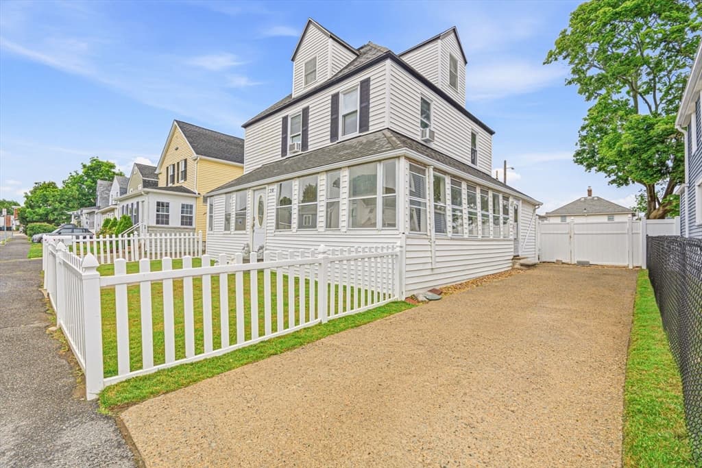 20 Bell St, Quincy MA 02169 photo 4