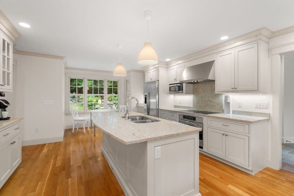 32 Perry Lane, Weston MA 02493 photo 9