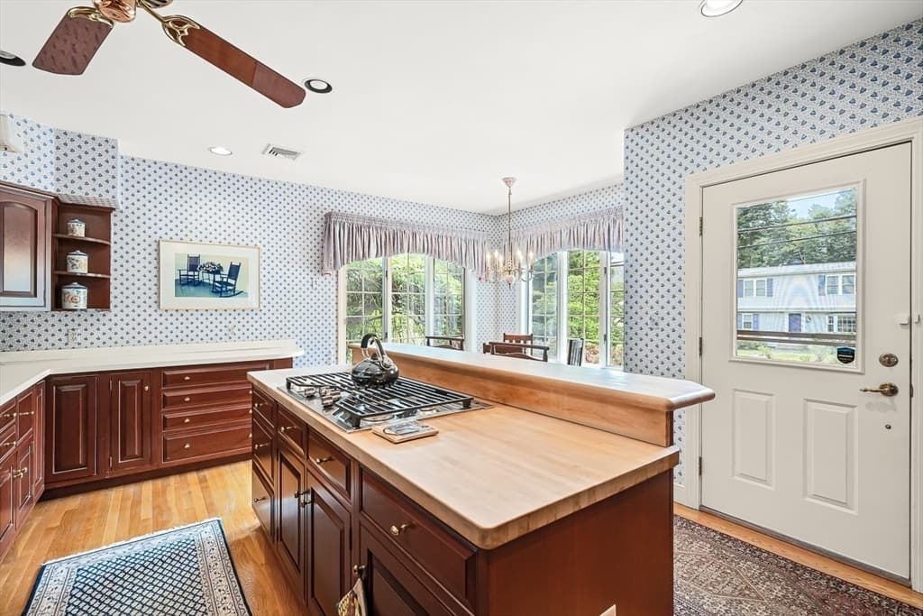 296 Linden St., Wellesley MA 02481 photo 10