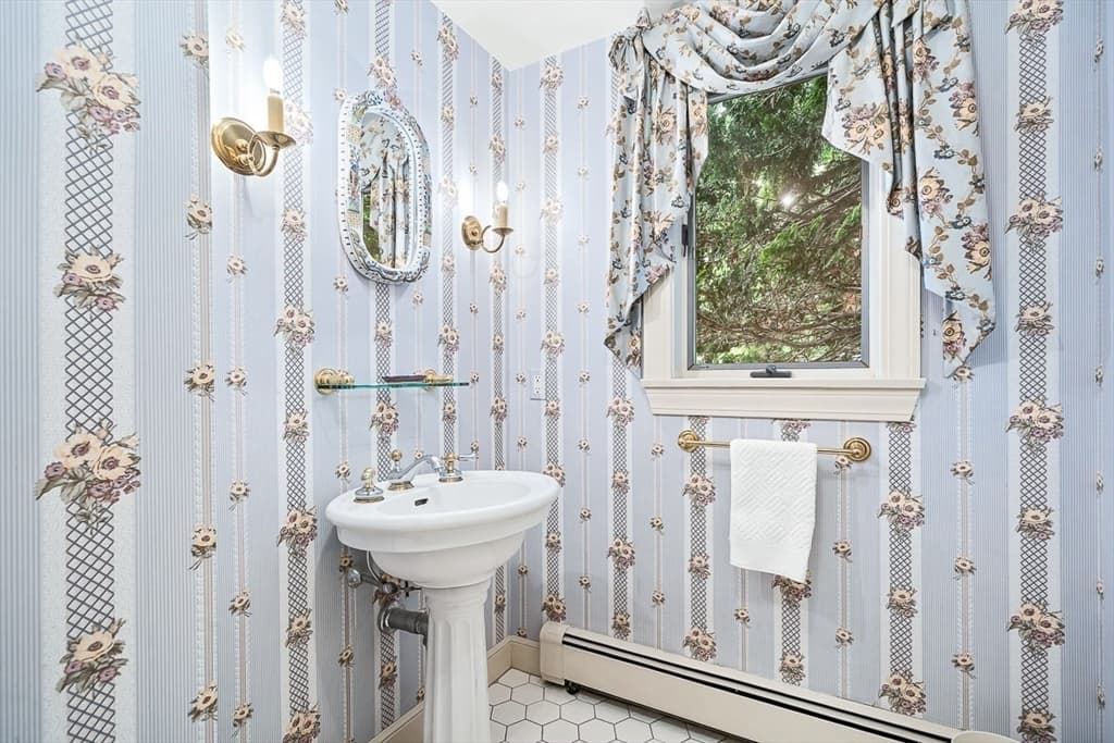 296 Linden St., Wellesley MA 02481 photo 15