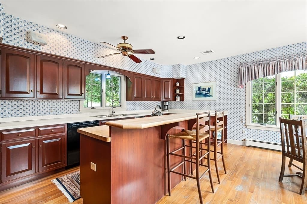 296 Linden St., Wellesley MA 02481 photo 8