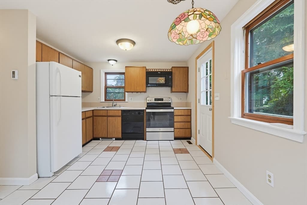 Single Family Residence at 708 Rocky Hill Rd, Plymouth MA 02360, Plymouth, photo 13 of 36