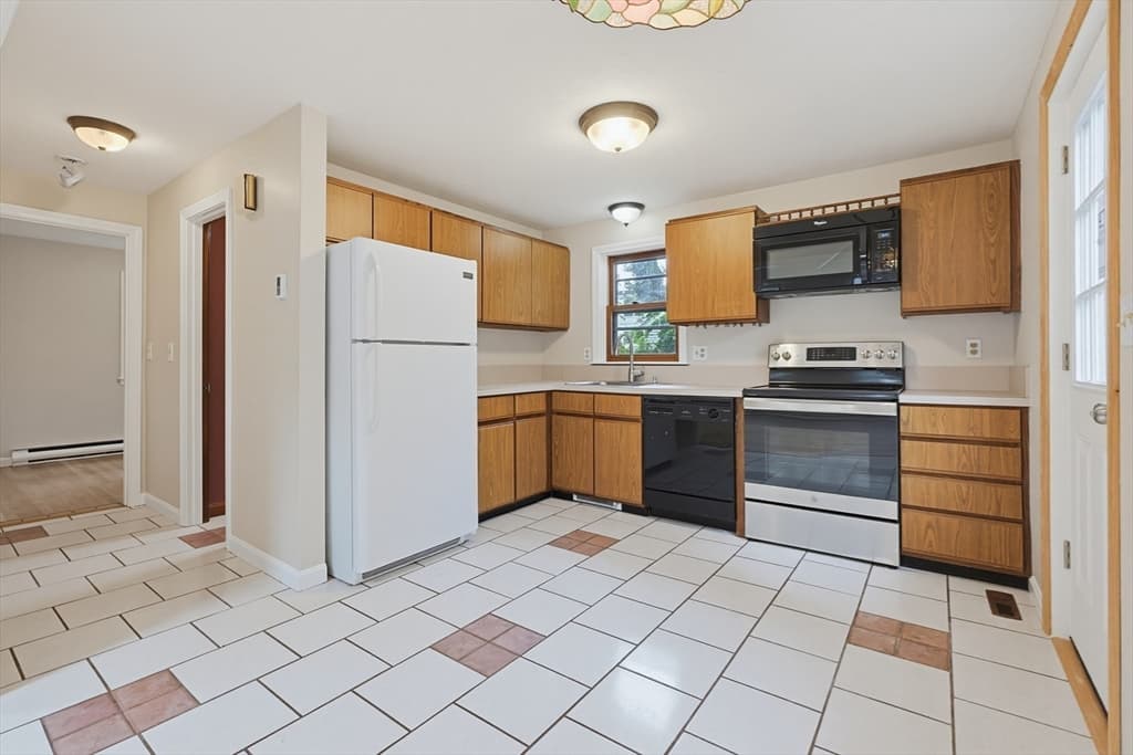 Single Family Residence at 708 Rocky Hill Rd, Plymouth MA 02360, Plymouth, photo 15 of 36