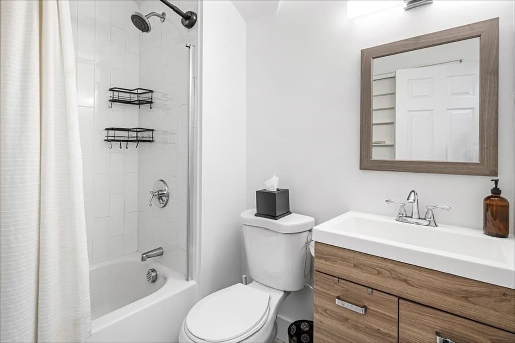 Condominium at 26 School St. # 210, Hull MA 02045, Hull, photo 14 of 32