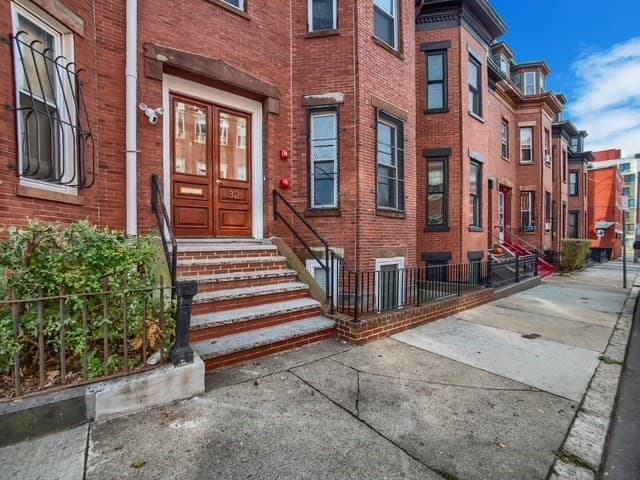 Condominium at 32 Williams St # 1, Boston MA 02446, Boston, photo 2 of 26