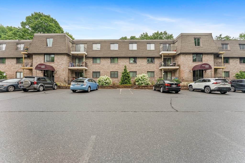 59 School St # B15, Northborough MA 01532