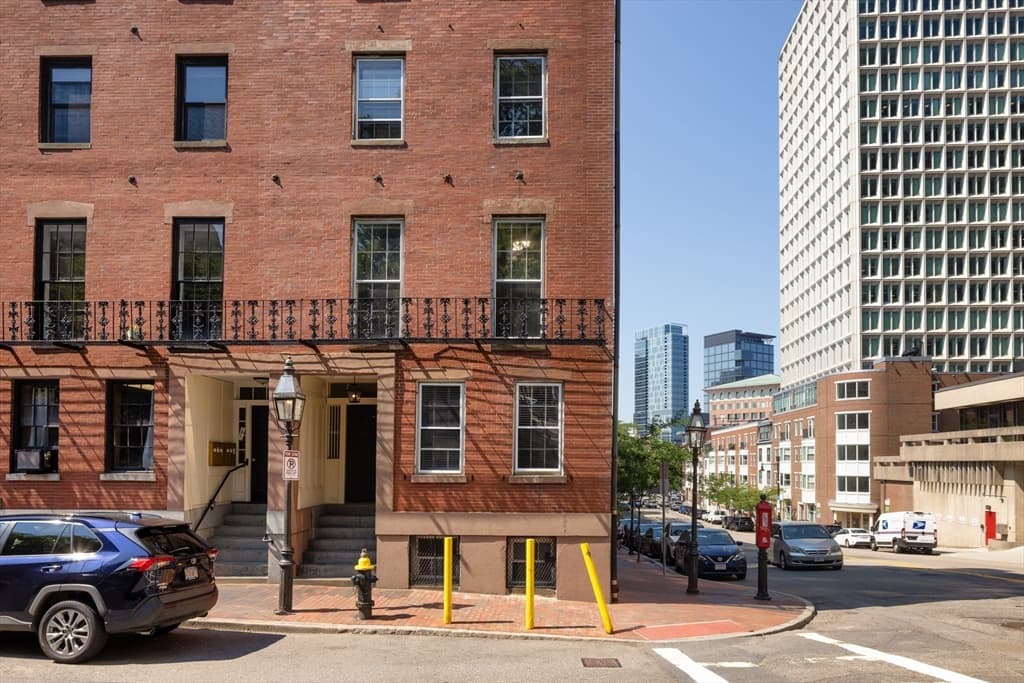 2 Derne Street, Boston MA 02114 photo 3
