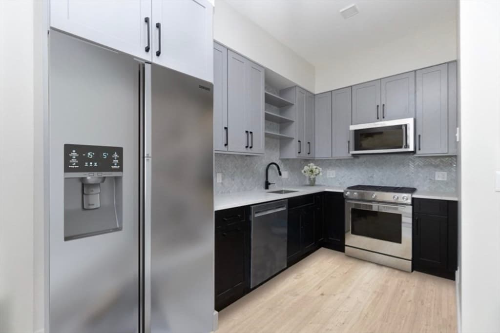 Condominium at 287 Maverick Street, Boston MA 02128, Boston, photo 3 of 10