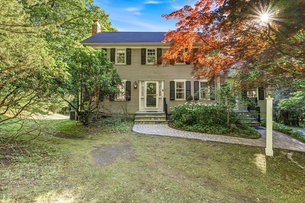 21 Goulding St E, Sherborn MA 01770
