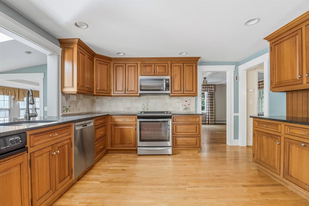 21 Goulding St E, Sherborn MA 01770 photo 5