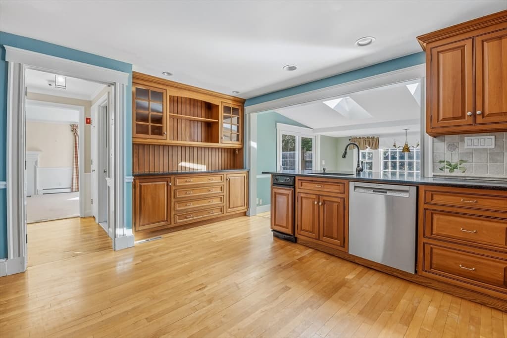 21 Goulding St E, Sherborn MA 01770 photo 4