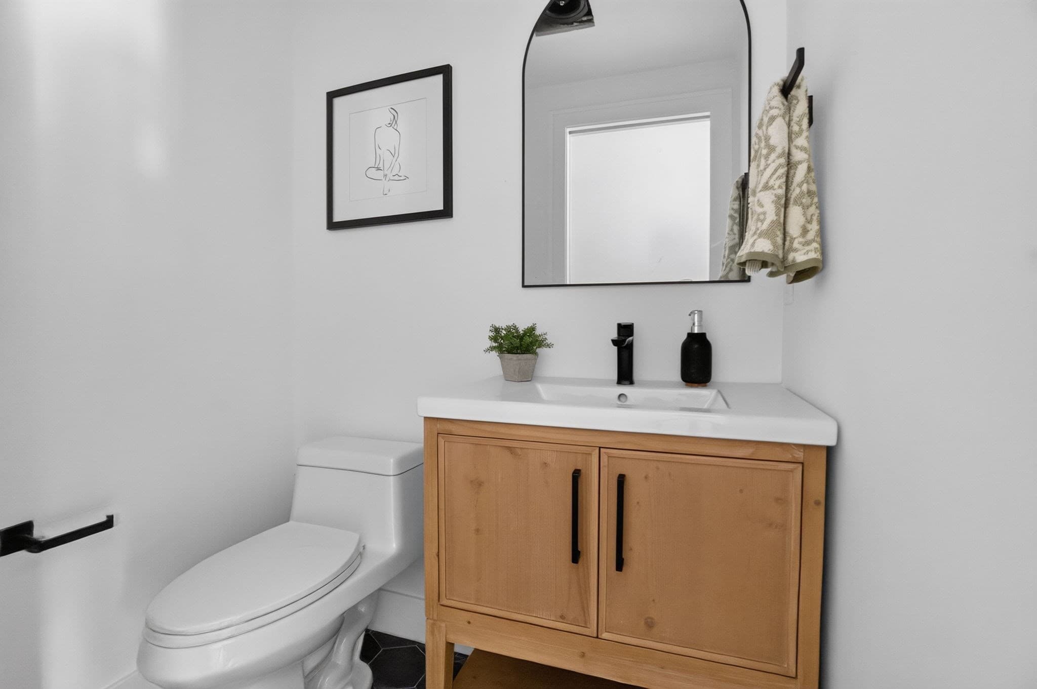 Condominium at 37 Kingston St # A, Somerville MA 02144, photo 11 of 25