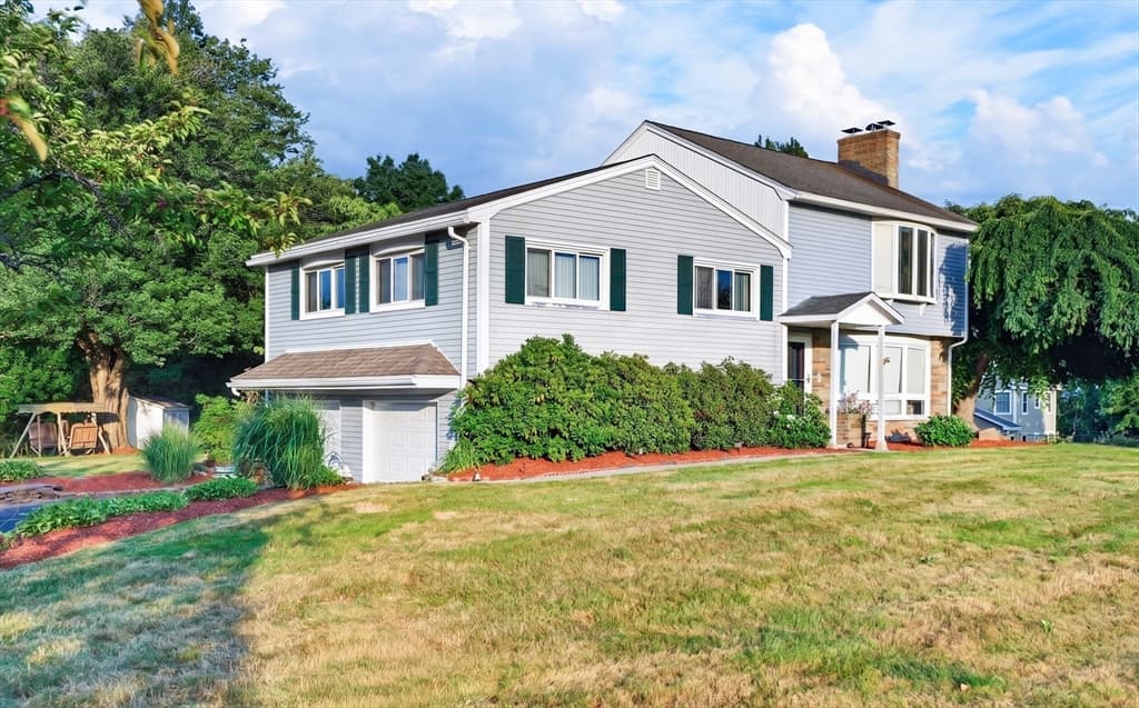 96 Sunrise Ave, Leominster MA 01453 photo 2