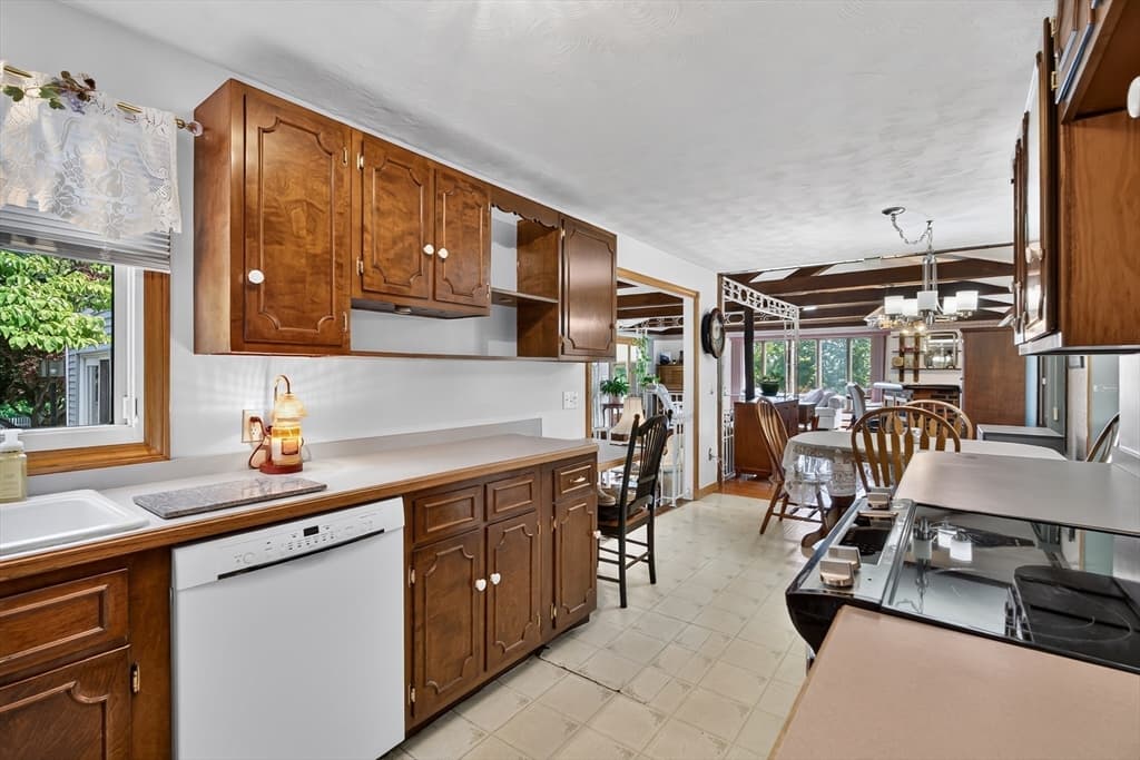 96 Sunrise Ave, Leominster MA 01453 photo 9
