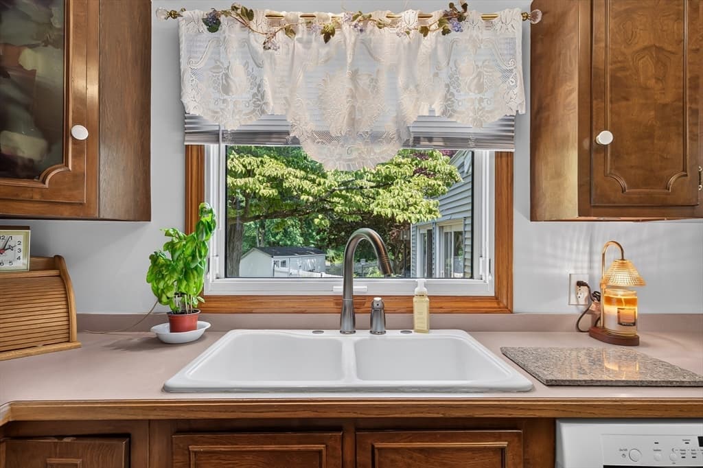 96 Sunrise Ave, Leominster MA 01453 photo 8