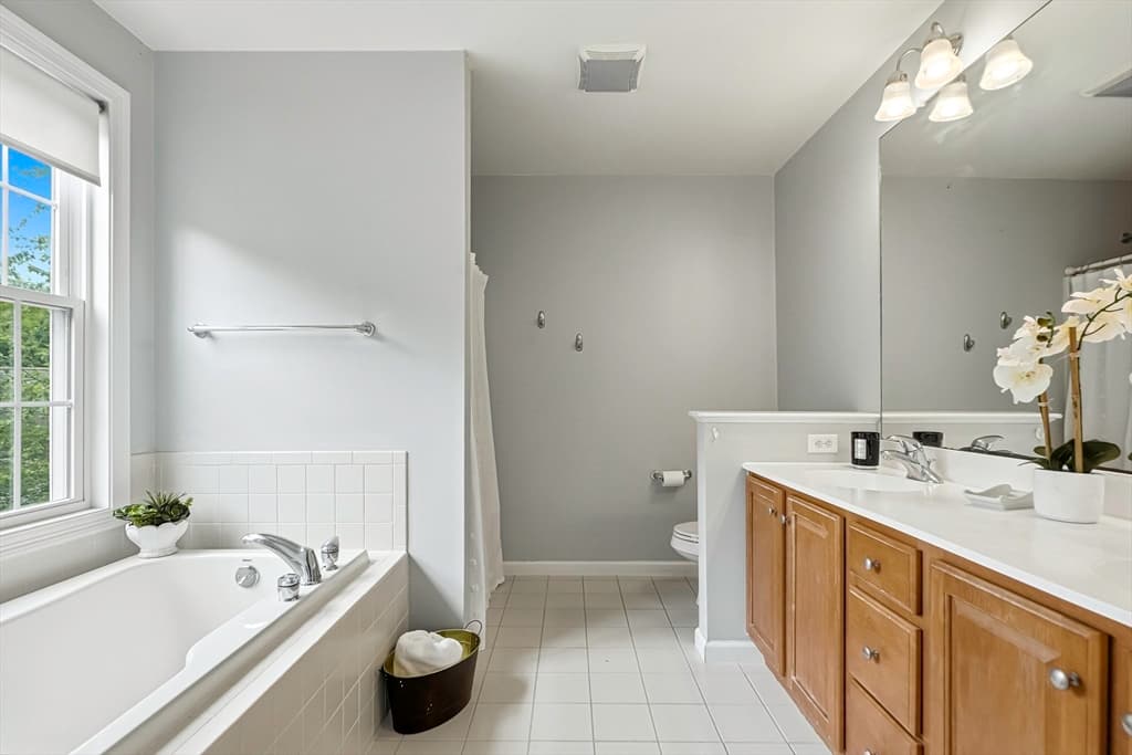 Condominium at 46 Tulip Cir. # 46, Grafton MA 01560, Grafton, photo 22 of 41