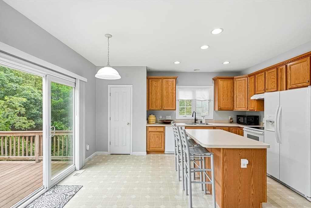 Condominium at 46 Tulip Cir. # 46, Grafton MA 01560, Grafton, photo 14 of 41