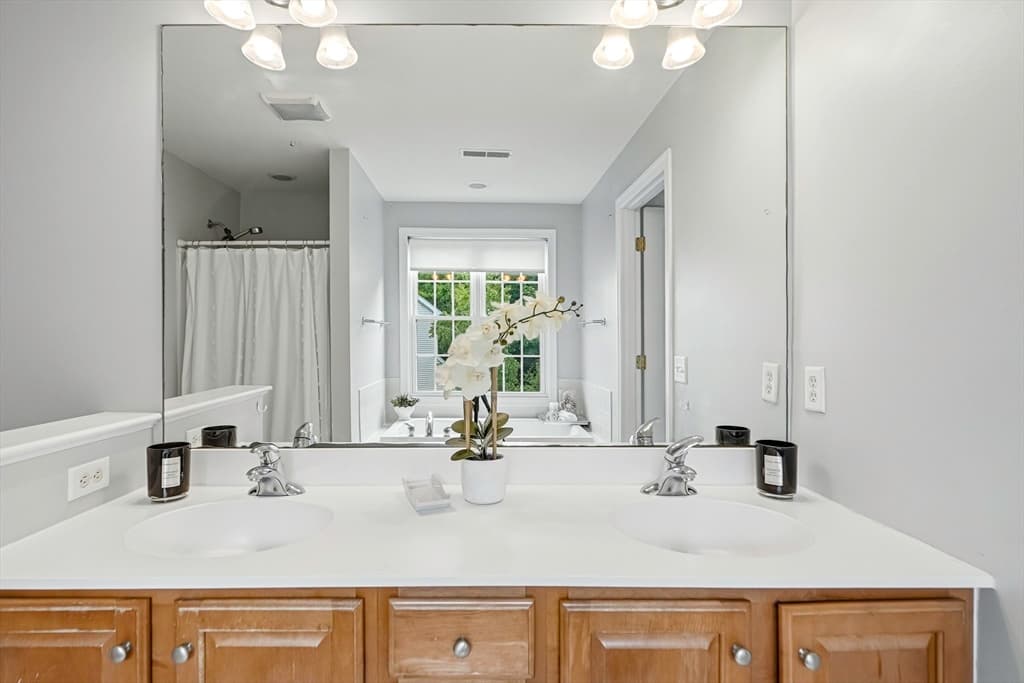 Condominium at 46 Tulip Cir. # 46, Grafton MA 01560, Grafton, photo 21 of 41