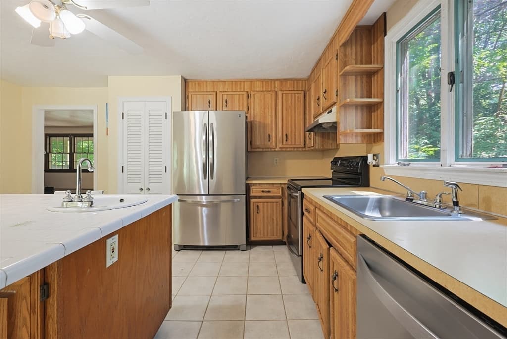 Single Family Residence at 47 Sleepy Hollow Ln, Wrentham MA 02093, Wrentham, photo 11 of 40