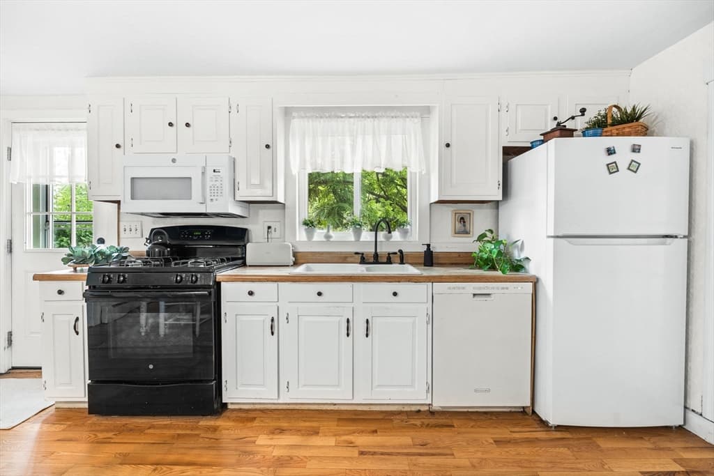 187 Low St # 1, Newburyport MA 01950 photo 12