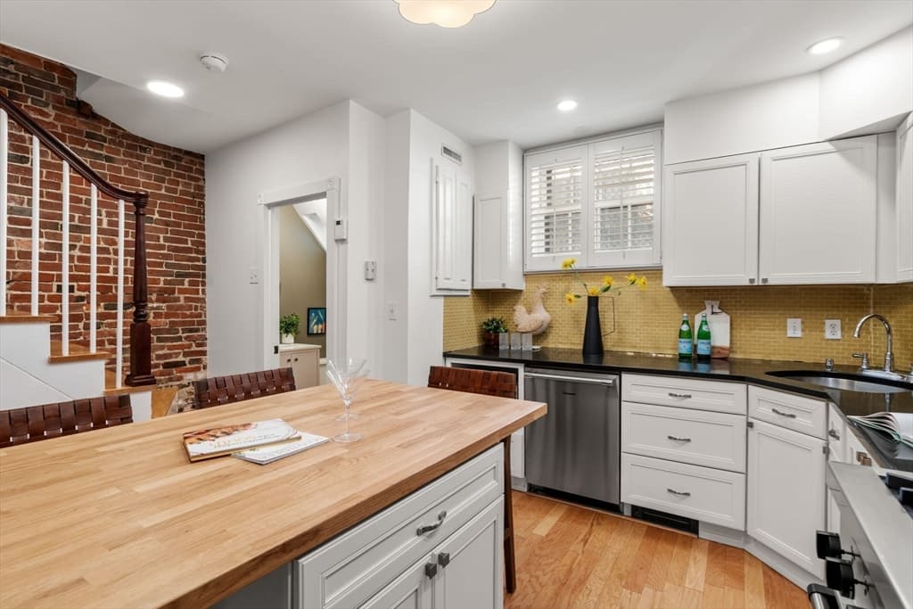 Condominium at 22 Shawmut St, Boston MA 02116, Boston, photo 5 of 19