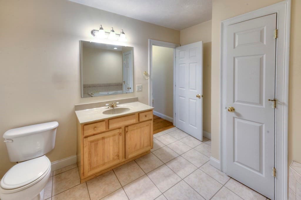 Condominium at 20 Northgate # 14, Grafton MA 01536, Grafton, photo 20 of 29