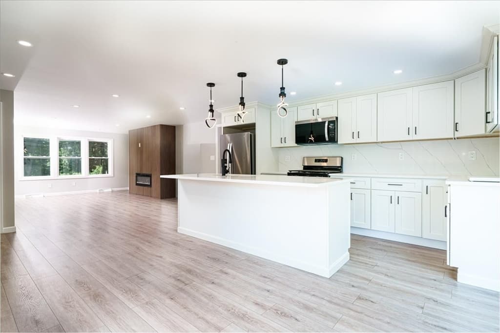 Single Family Residence at 23 Taunton St, Bellingham MA 02019, Bellingham, photo 4 of 23
